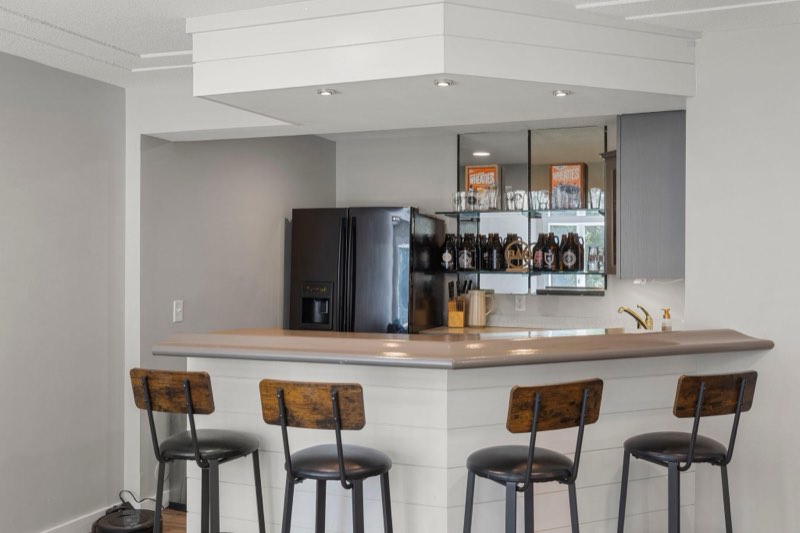 Host with ease at the full bar, a great spot for entertaining and socializing